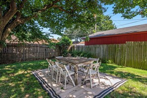 Outdoor dining - Hot Tub! String Lights! Putting Green!
Near by: TU, Expo Sq, RTE. 66, BOK (Tulsa)