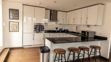 Fridge, microwave, oven, dishwasher