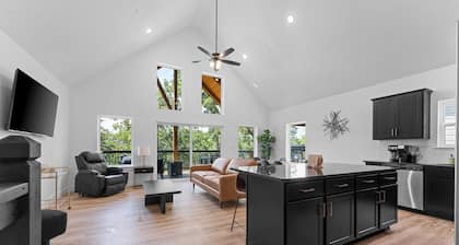 4 BR Waterfront Cabin w/ Pool + Swim & Boat dock