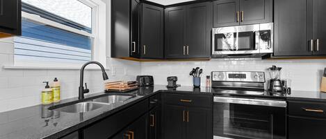 冰箱、微波炉、烤箱、炉灶