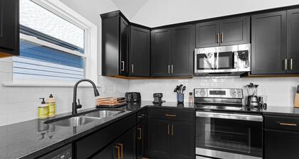 4 BR Waterfront Cabin w/ Pool + Swim & Boat dock