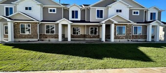 Cozy all season retreat, center of town!