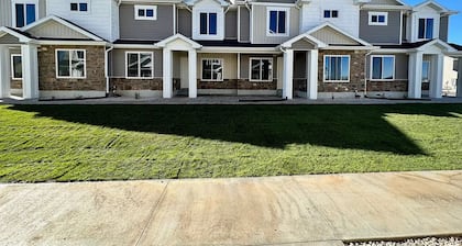 Cozy all season retreat, center of town!