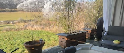 Tina de hidromasaje al aire libre