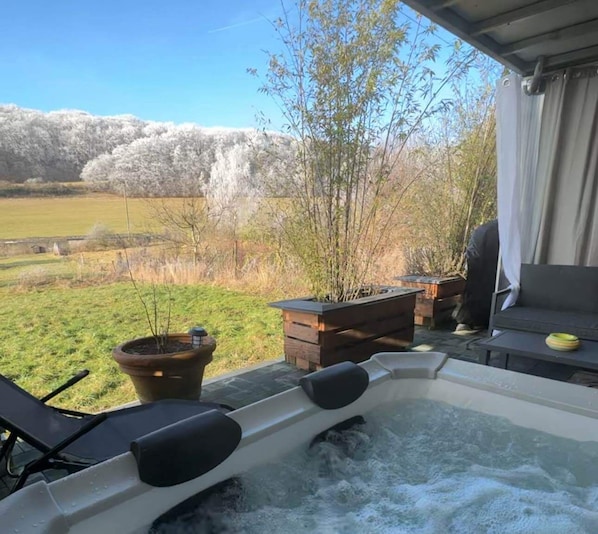 Outdoor spa tub - Tiny Suite with infrared sauna and shower bath (Kerpen)