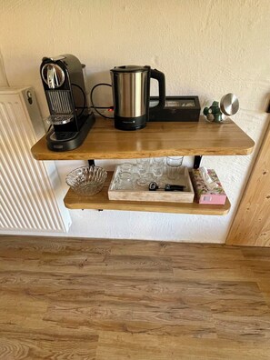 Kaffee und/oder Kaffeemaschine