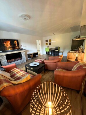 Fernseher, Kamin