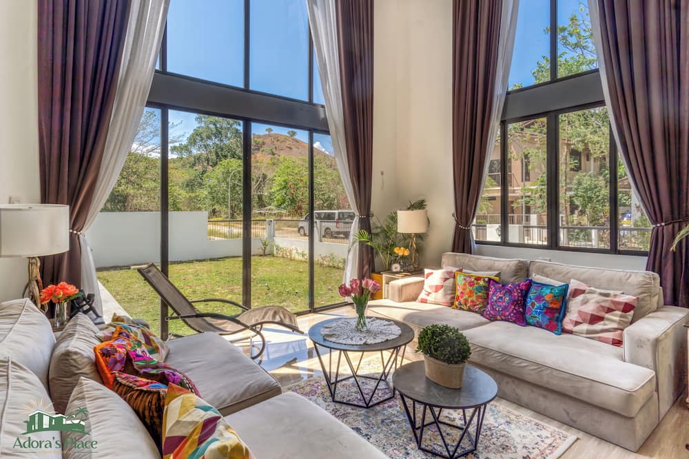 Beautiful Adora's Place in Paradise Island
