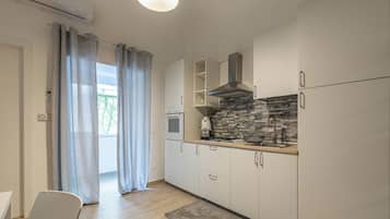 Apartment | Private kitchen | Fridge, oven, stovetop, coffee/tea maker