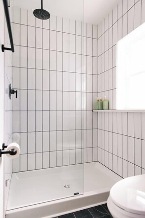 Shower, hair dryer, towels - The Mane & Co - No. 1 (Chambersburg)