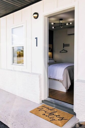 The Mane & Co - No. 1