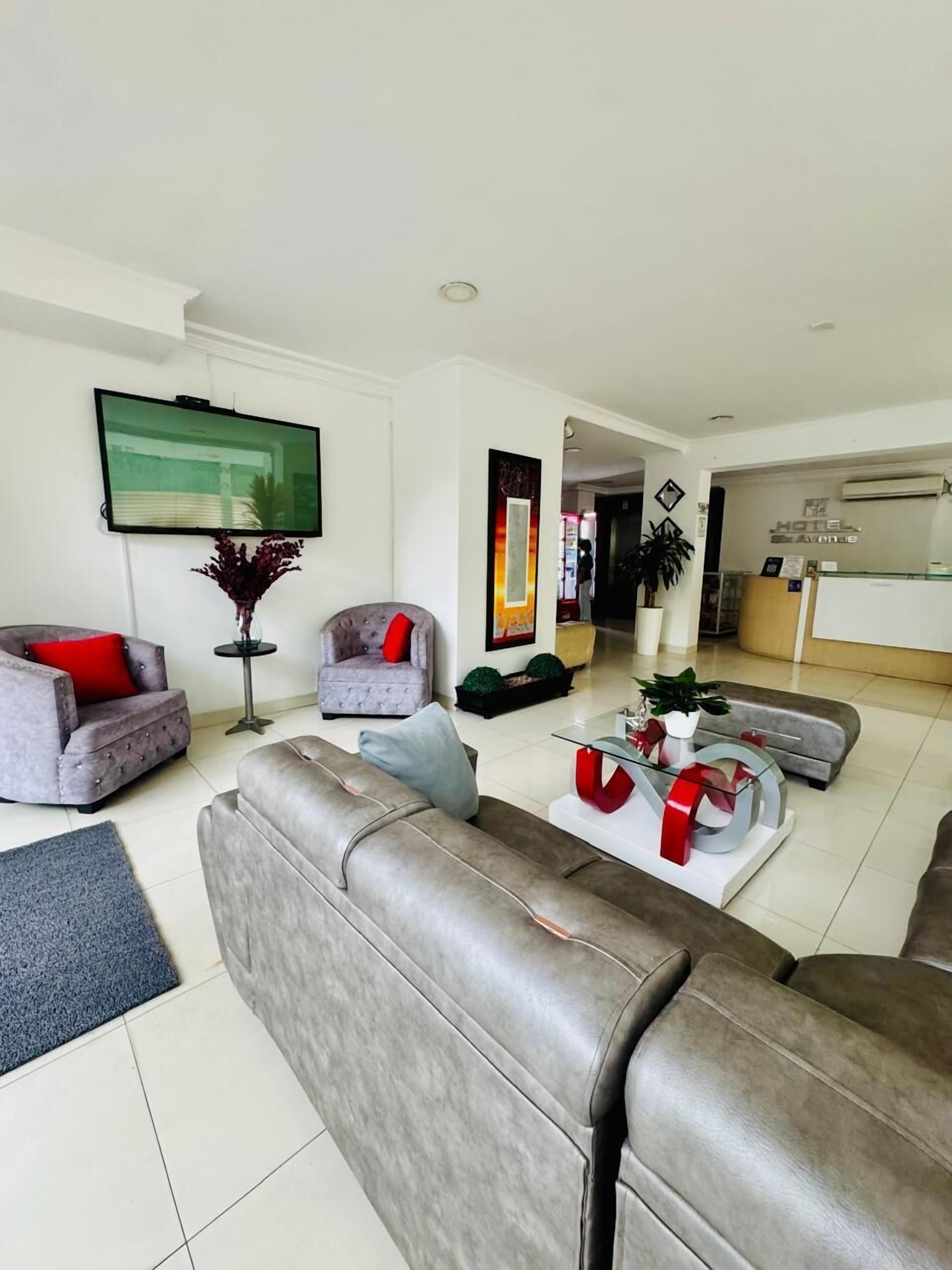 36-Zoll-Smart-TV mit Digitalempfang, Fußbodenheizung