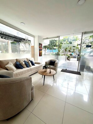 Een 36-inch smart-tv met digitale zenders en vloerverwarming