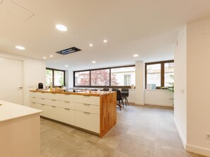 Interior - Turbau Entresol B - Holiday Apartment Rental Girona | Bravissimo (Girona)