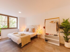 3 bedrooms, iron/ironing board, internet, bed sheets - Turbau Entresol B - Holiday Apartment Rental Girona | Bravissimo (Girona)