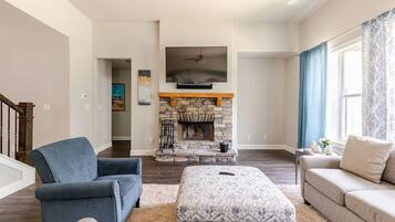 Smart TV, fireplace, offices