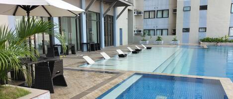 2 piscinas al aire libre