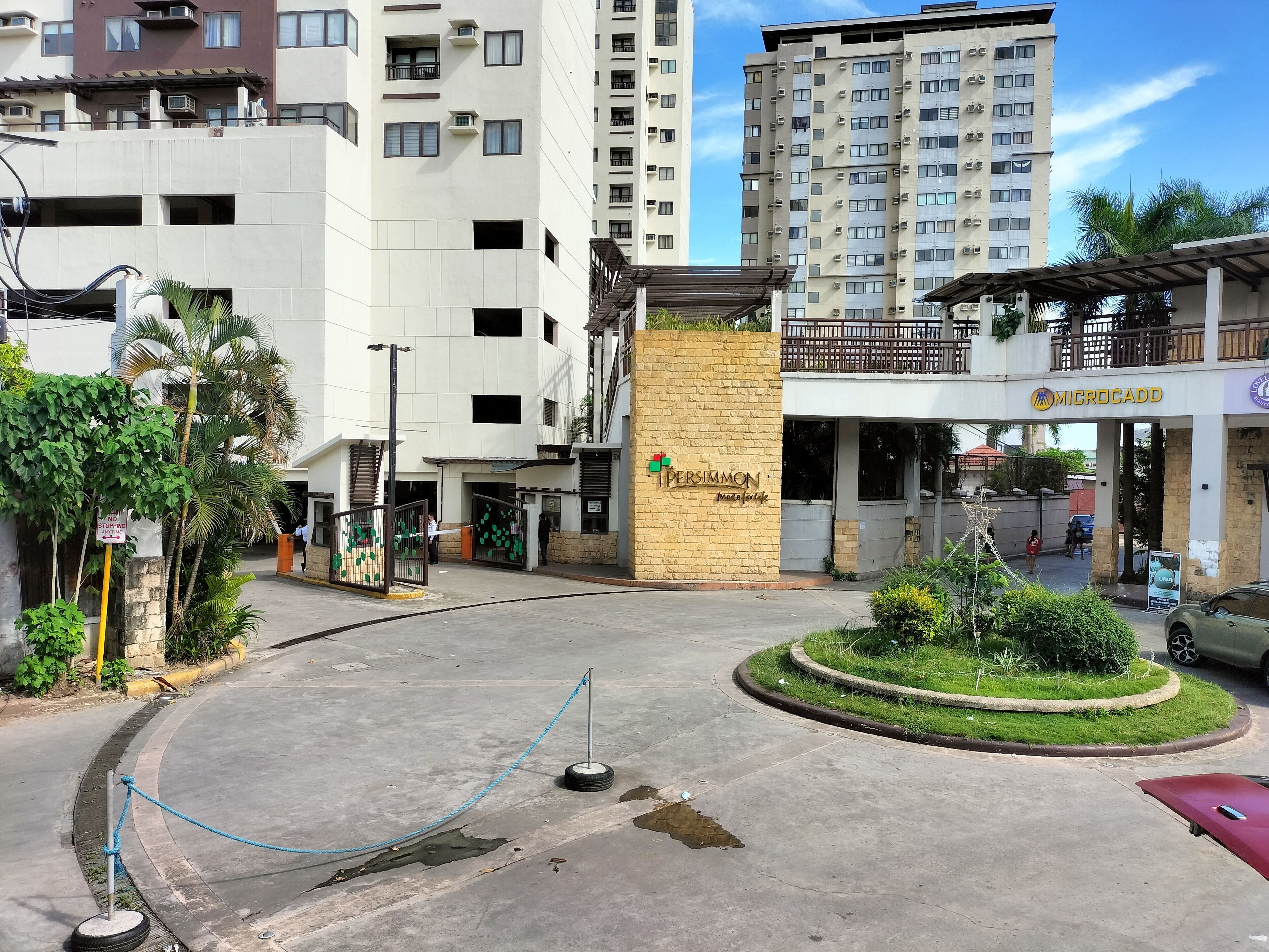 Vista frontal de la propiedad