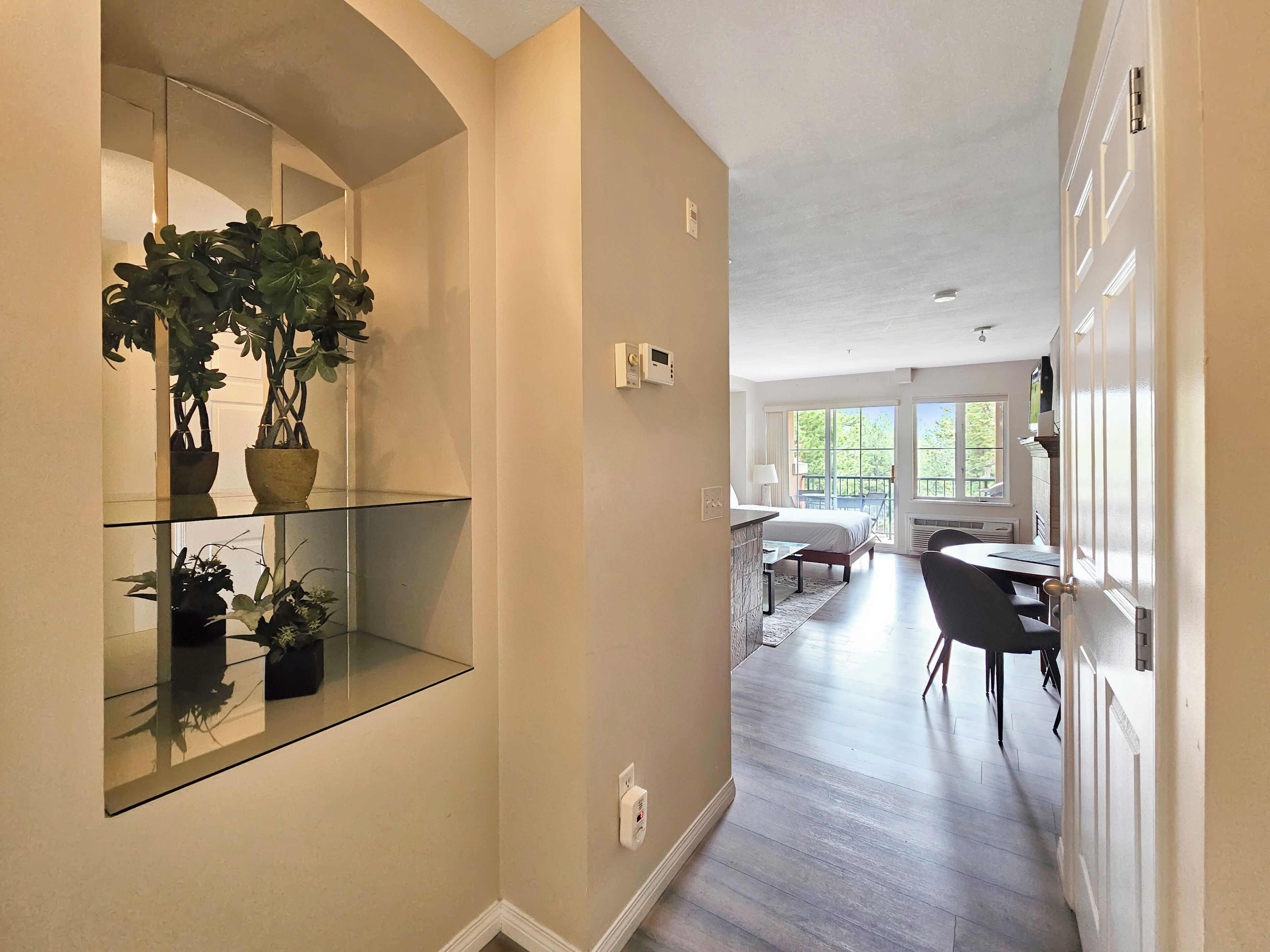 Business Studio | Individually decorated, individually furnished, iron/ironing board