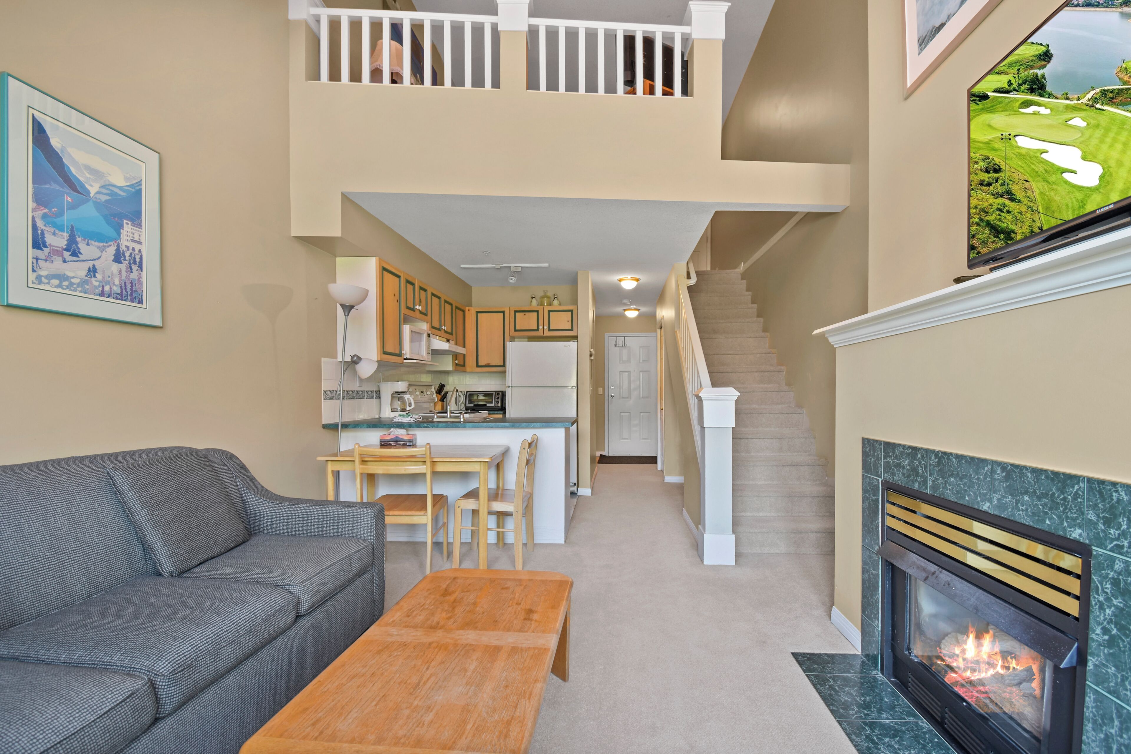 Basic Loft, 1 Queen Bed with Sofa bed, Courtyard Area | Living area