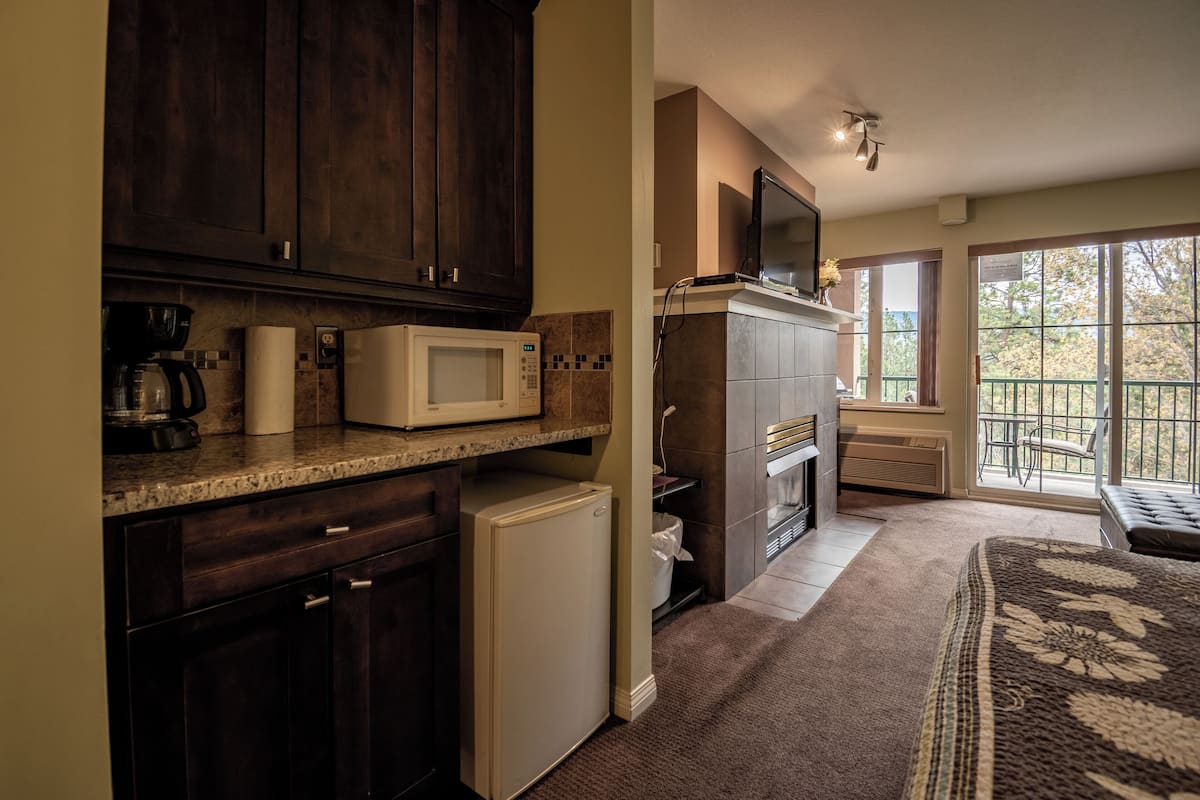 Signature Studio, Garden Area | 1 bedroom, individually decorated, individually furnished