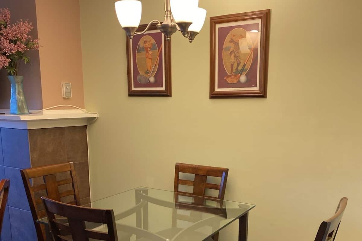 Deluxe Studio | In-room dining
