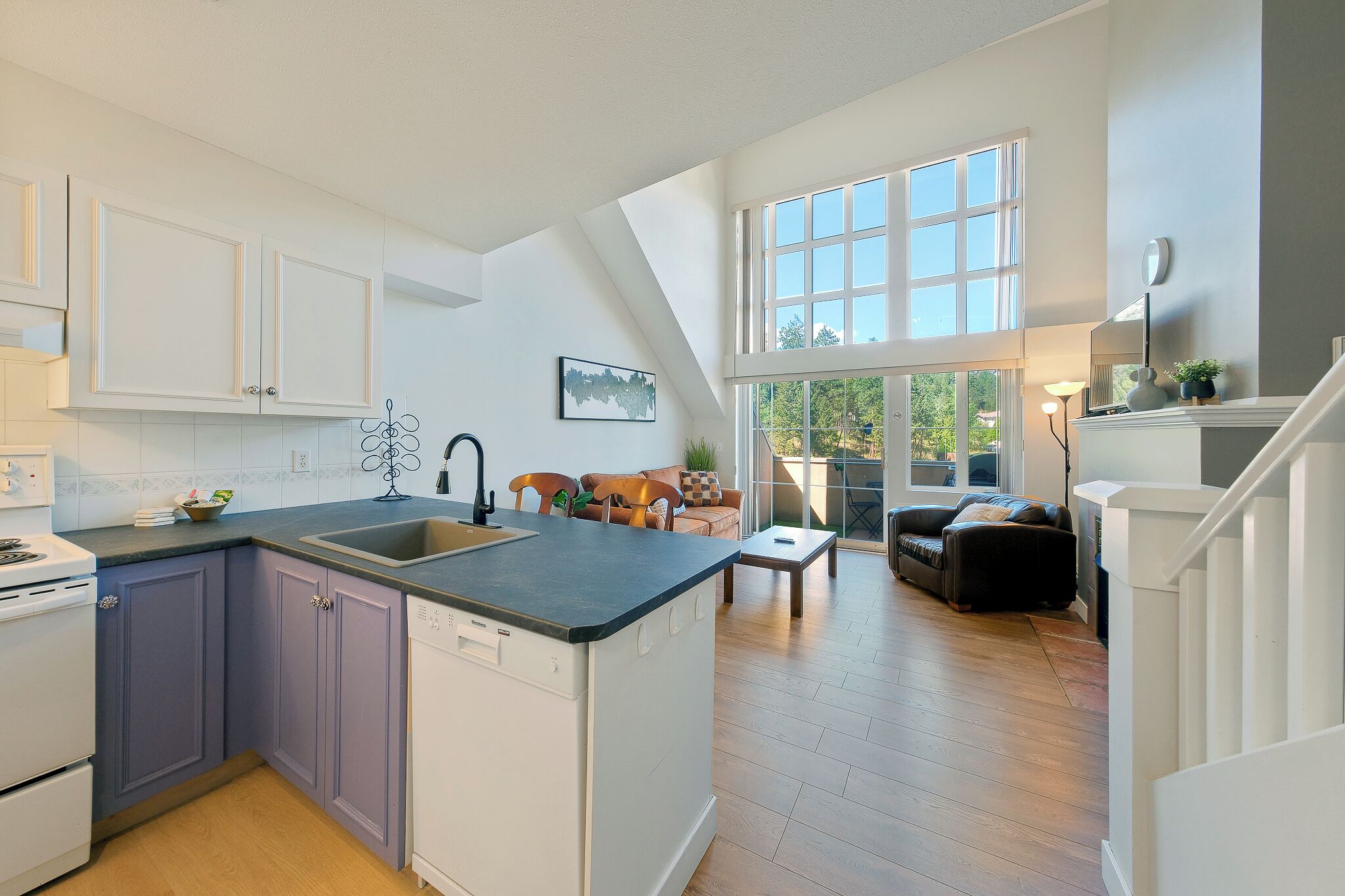 Design Loft, 1 Queen Bed with Sofa bed, Kitchen, Courtyard View | Private kitchen