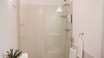 Basic Apartment, City View | Bathroom