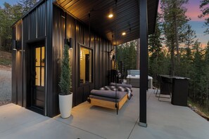 Terrace/patio - Luxe Mirror Cabin by REFLECT+RECONNECT / / Hot Tub (Lead)