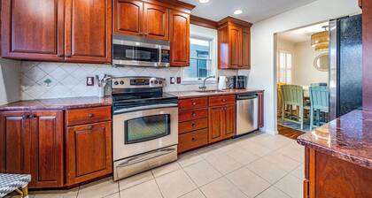 Pet-Friendly 3BR/2BA Condo w/ Fireplace in OCNJ North End