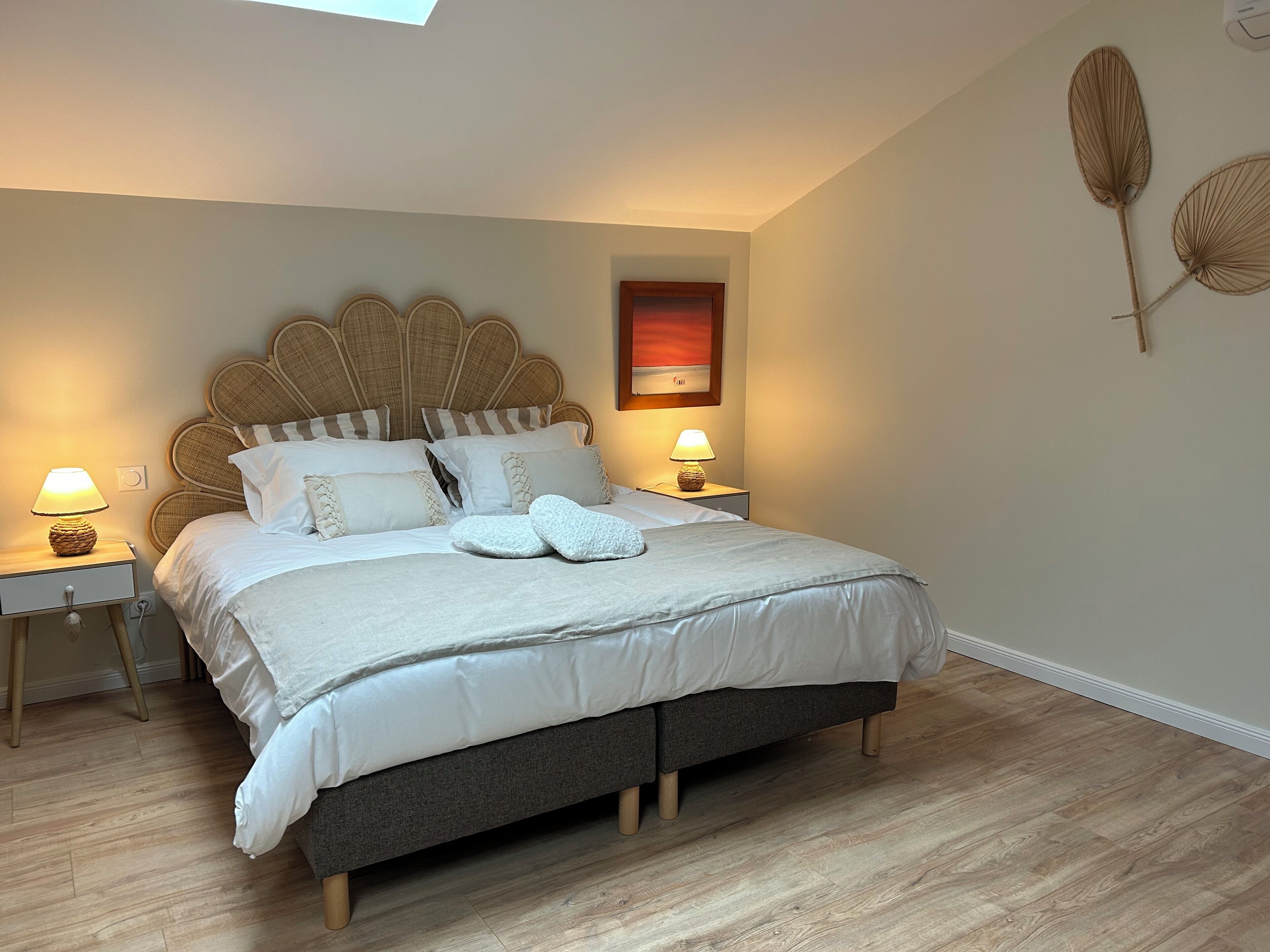 3 chambres, bureau, Wi-Fi gratuit, draps fournis