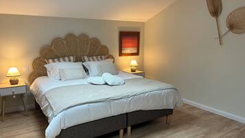 3 chambres, bureau, Wi-Fi gratuit, draps fournis
