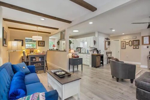 Grapevine House ! New Remodel,TCU close by