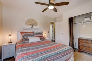 4 bedrooms, desk, iron/ironing board, travel crib