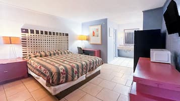 Rom – standard, 1 kingsize-seng, røyk | Skrivebord, wi-fi (inkludert) og sengetøy