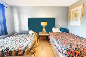 Room, 2 Queen Beds, Smoking | Desk, free WiFi, bed sheets - Sunrise Inn By OYO Albany (Albany)