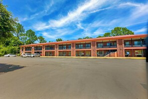 Exterior - Sunrise Inn By OYO Albany (Albany)