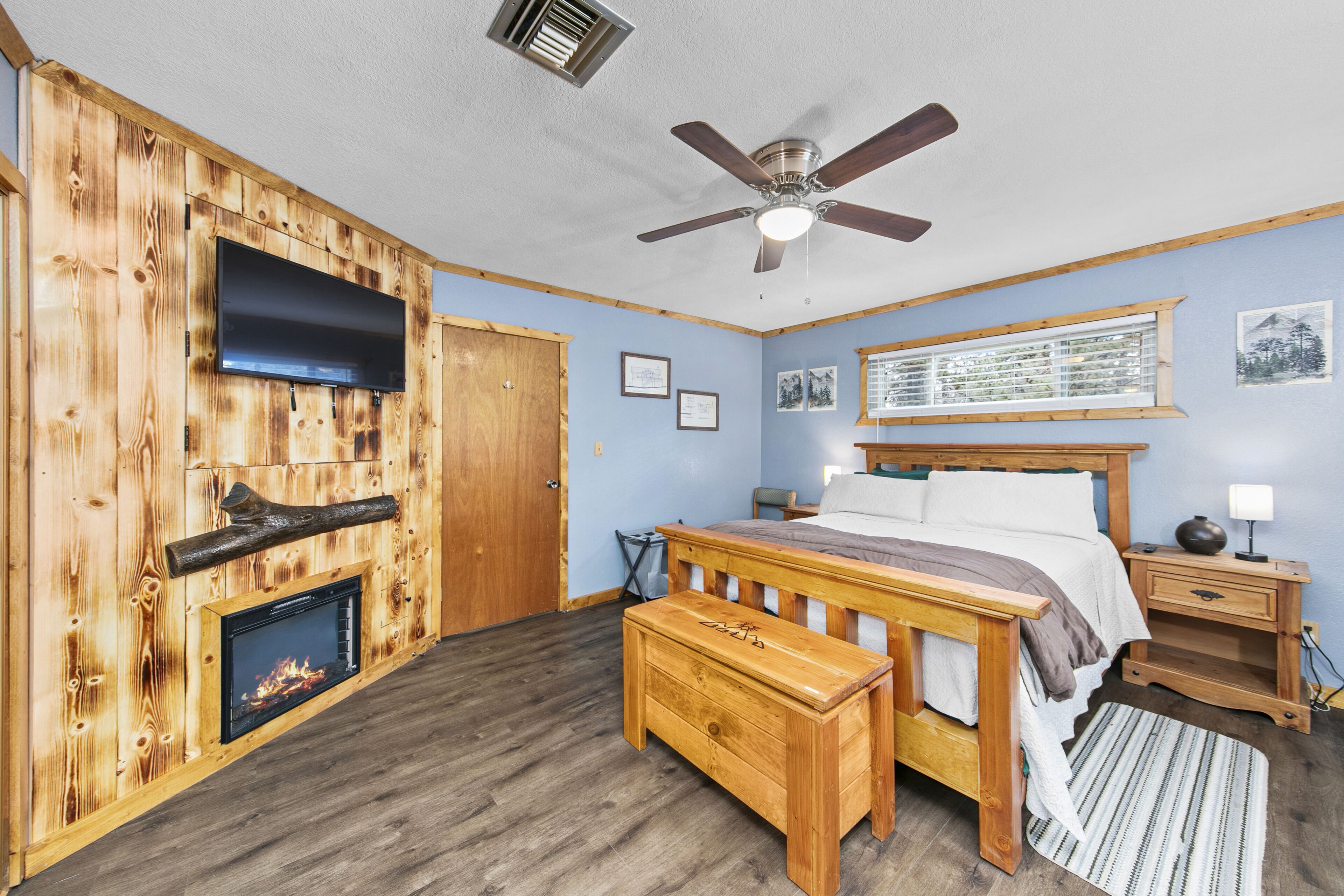 4 quartos, cofres nos quartos, escrivaninha