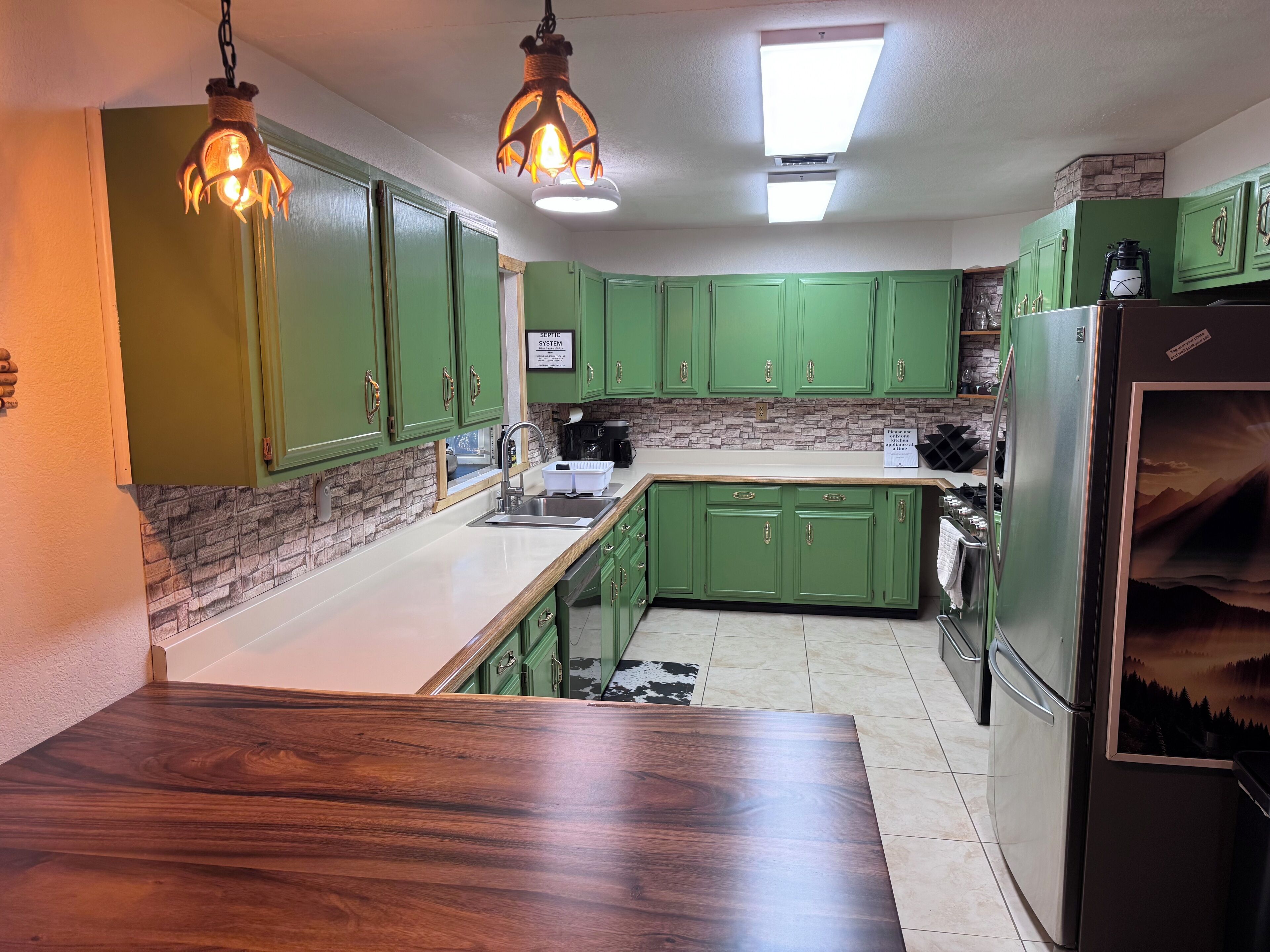 Frigorifero, microonde, forno, piano cottura