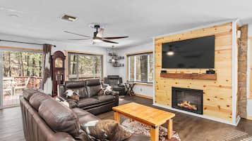 TV connectée, cheminée, jeux vidéo, baby-foot