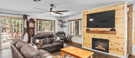 Smart TV, chimenea, videojuegos y futbolito