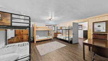 4 slaapkamers, een kluis op de kamer, een bureau