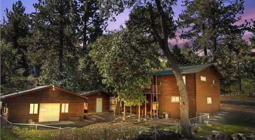 Shangri-La Mountain Retreat in Mount Laguna San Diego - Sleeps 12