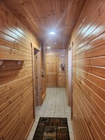 Wintergreen | Living area | Books