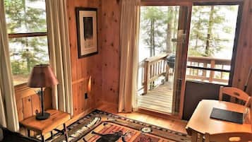 White Ash | ๊ฑฐ์ค ๊ณต๊ฐ | ์ฑ