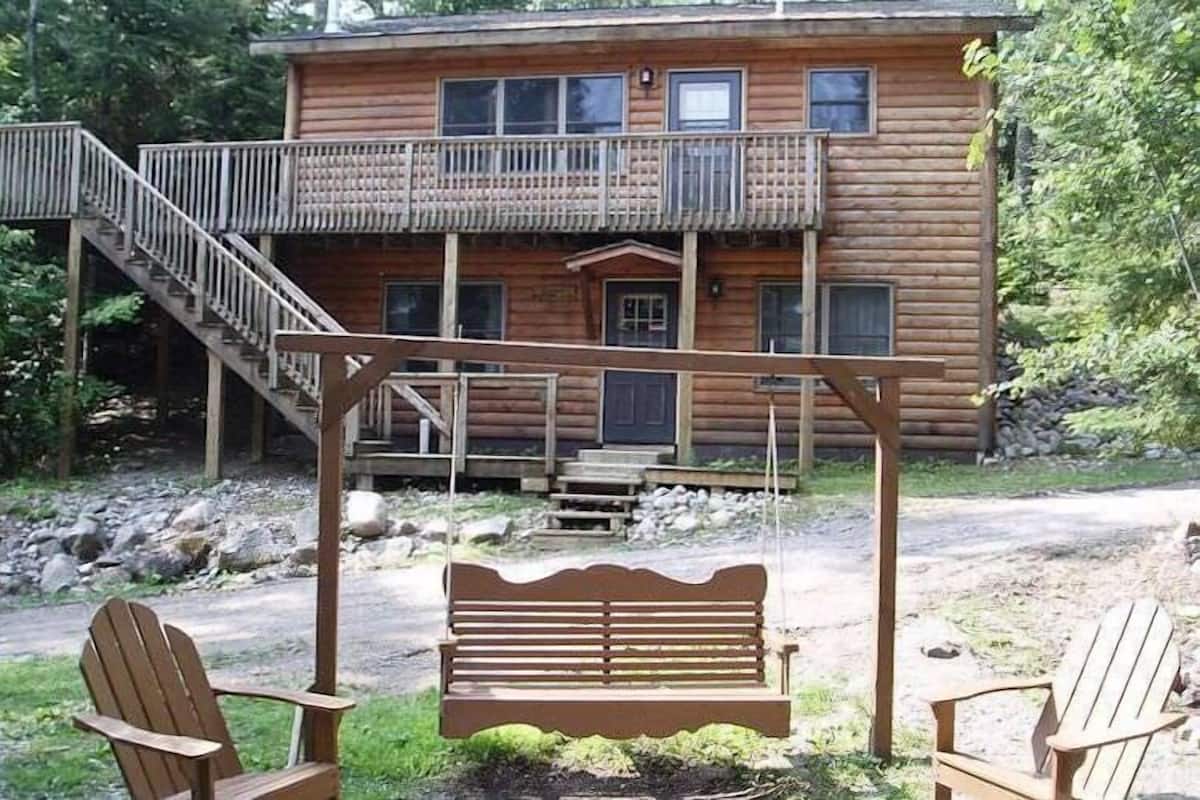 Deluxe Cabin, 3 Bedrooms | 1 bedroom, bed sheets