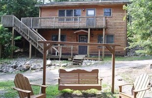 Evergreen Deluxe Cabin | Individually decorated, individually furnished, laptop workspace