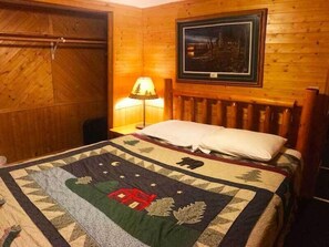 Blue Spruce | Individually decorated, individually furnished, laptop workspace - Timber Trail Lodge (Ely)