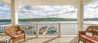 Waterfront Gem with amazing views! Nearby to Letchworth St Park &  SUNY Geneseo!