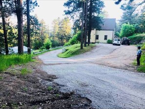 Property grounds - Hillside Deadwood house in town w/ Hot Tub & views (Deadwood)